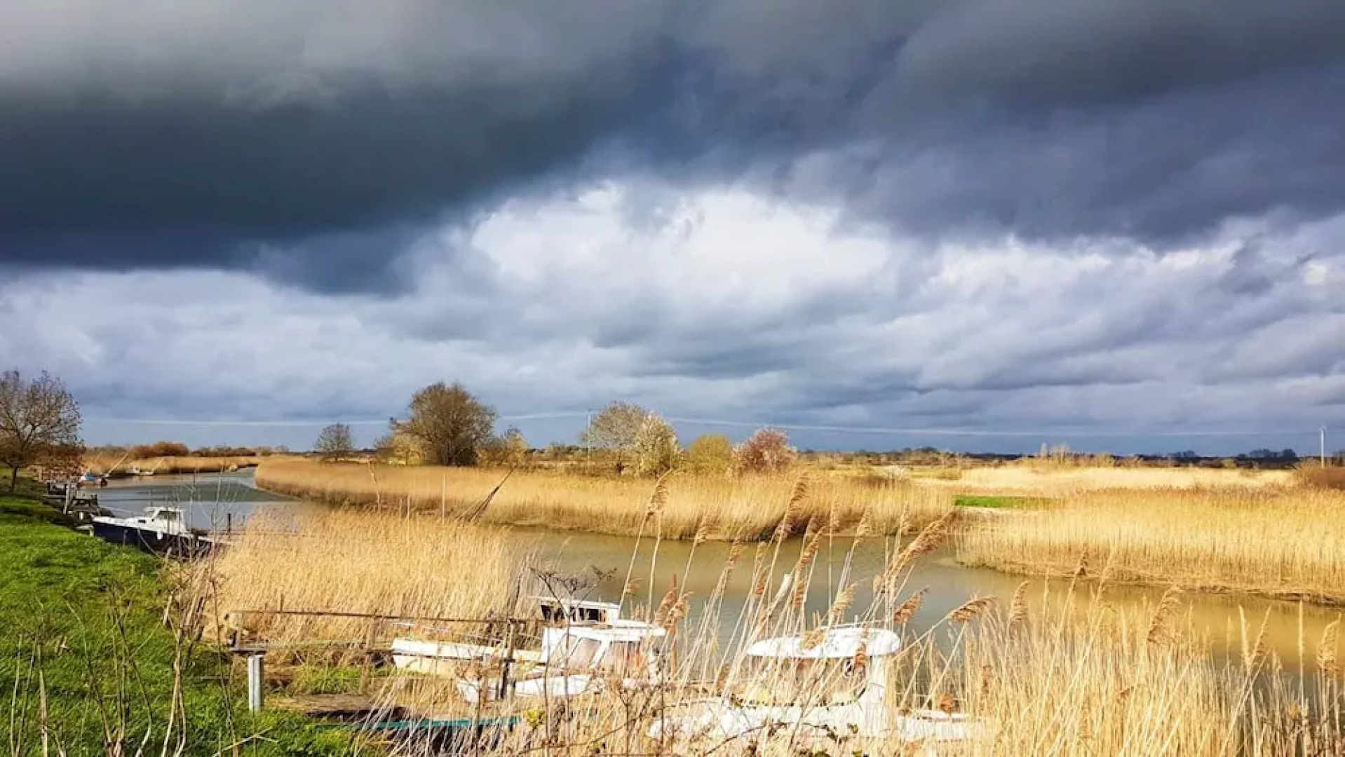 Apartment With 3 Bedrooms In Aytre With Enclosed Garden And Wifi