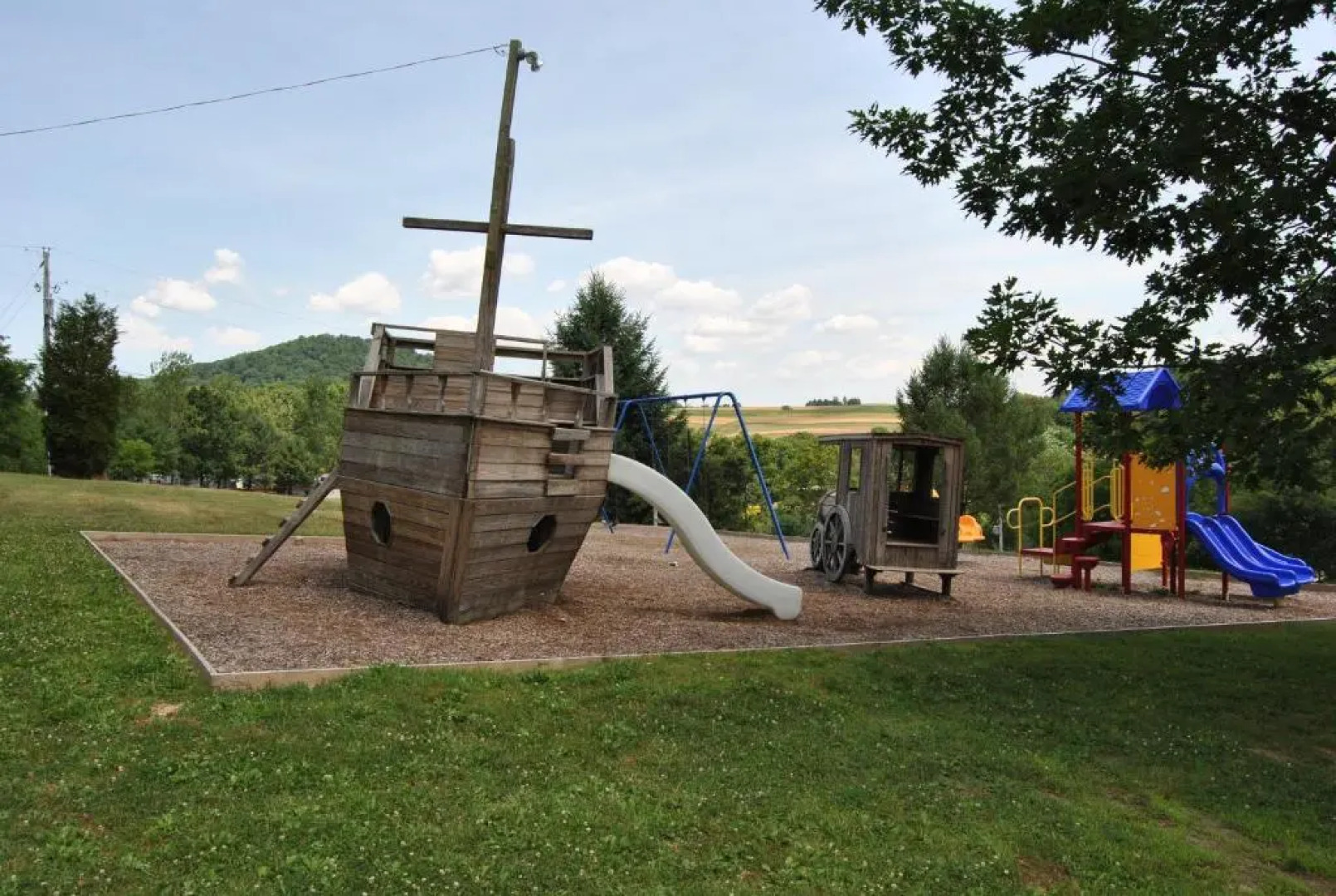 Robin Hill Camping Resort Deluxe Cottage 13