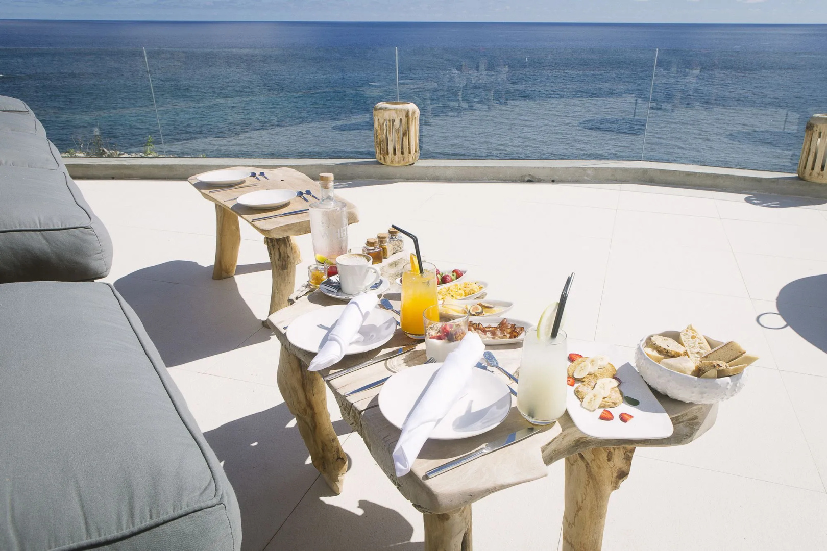 White Exclusive Suite & Villas