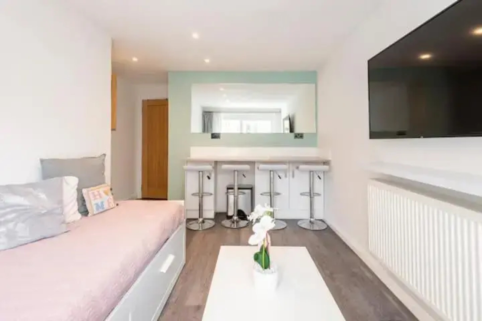 New SLEEP 4 COSY HOME