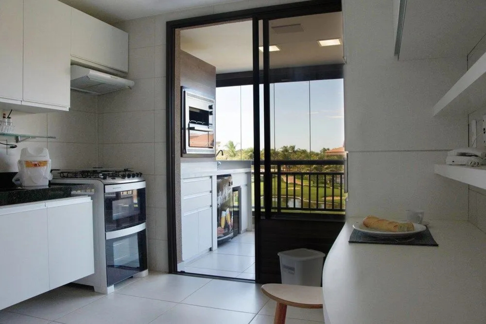 ML102 Luxuoso apartamento de 3 suites no Mandara Lanai