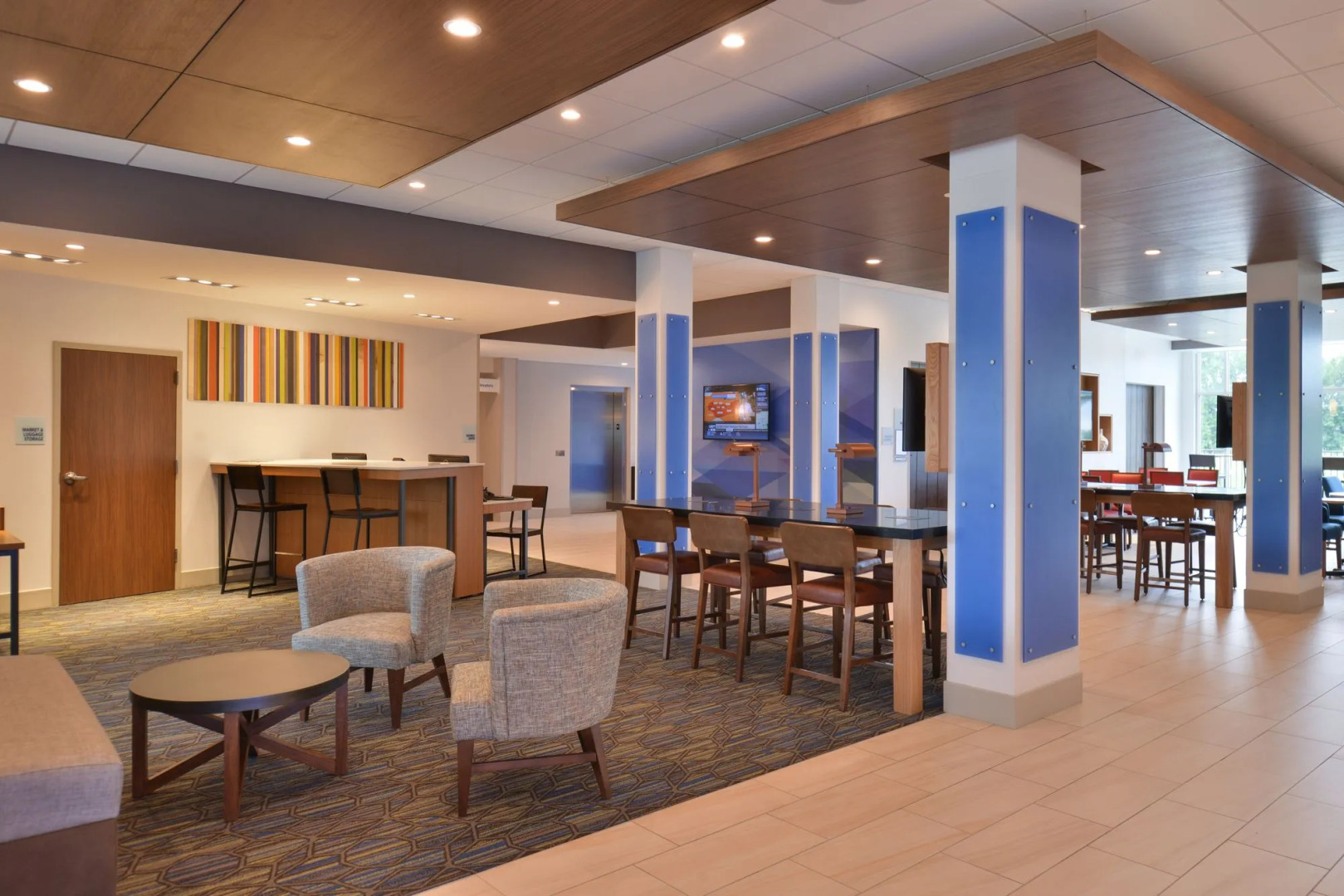 Holiday Inn Express & Suites Omaha Airport