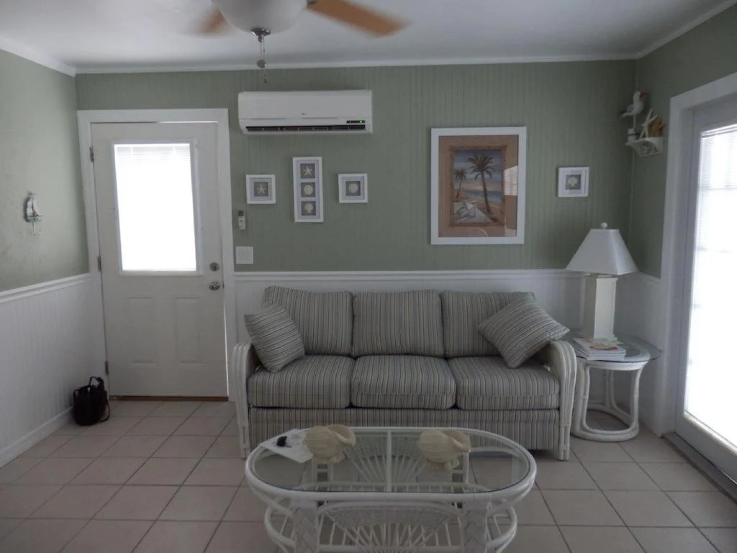 Castaways Beach and Bay Cottages