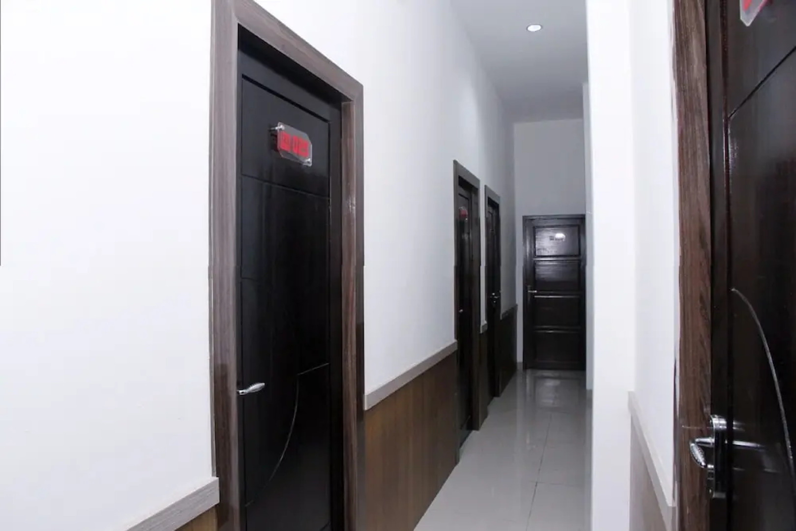 R Four Hotel by OYO Rooms