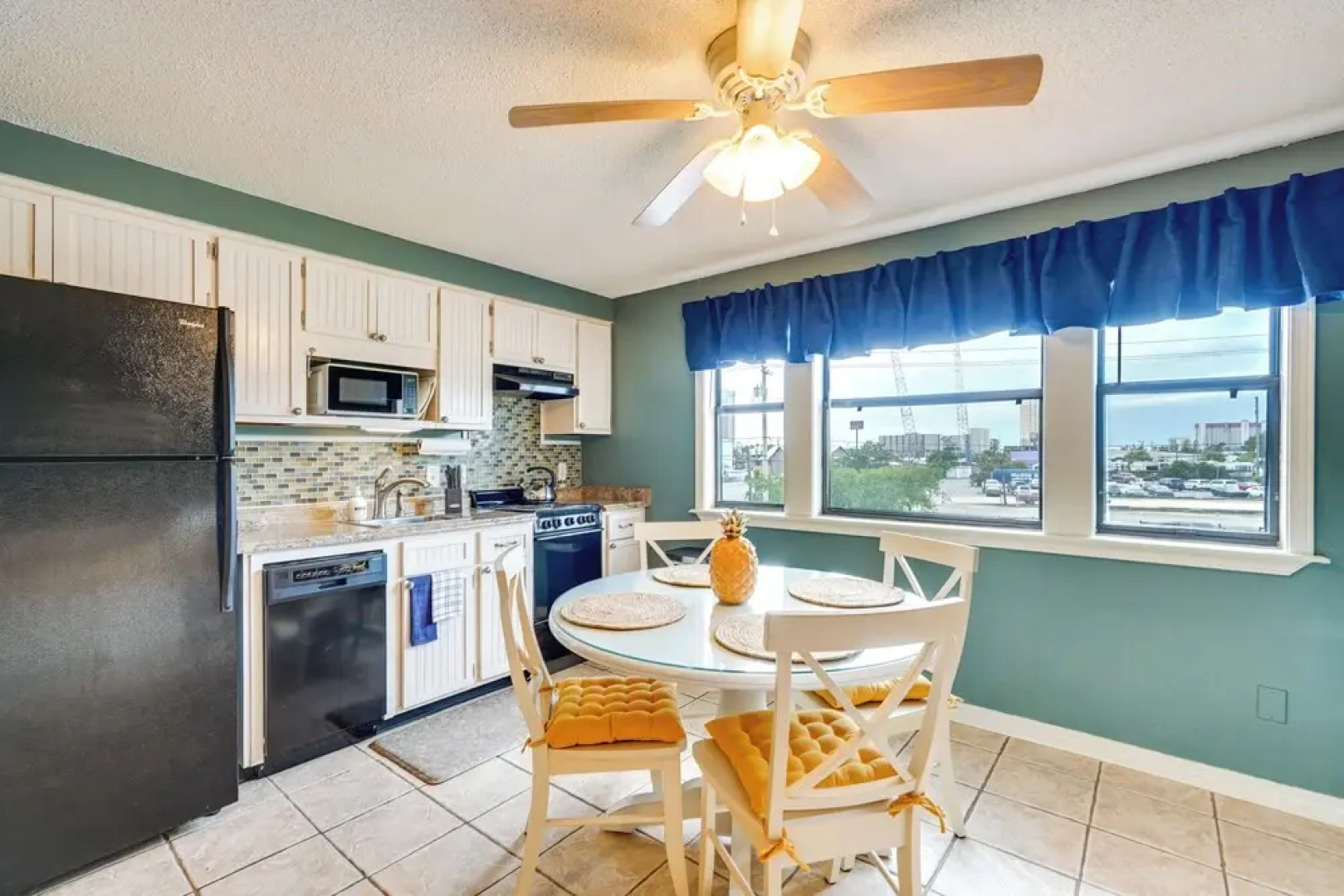 Charming Panama City Studio w/ Community Pool!