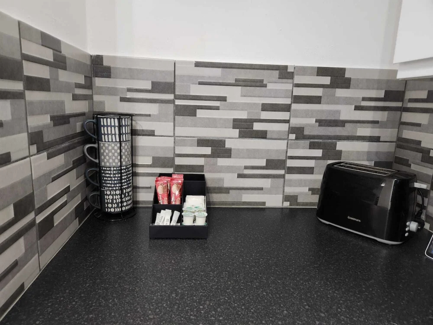 Grays Apartment With City Views Lakeside Shopping