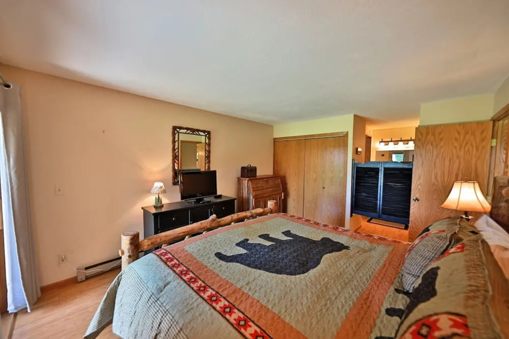 Shadow Mountain Yacht Club #2 2 Bedroom Condo by Redawning