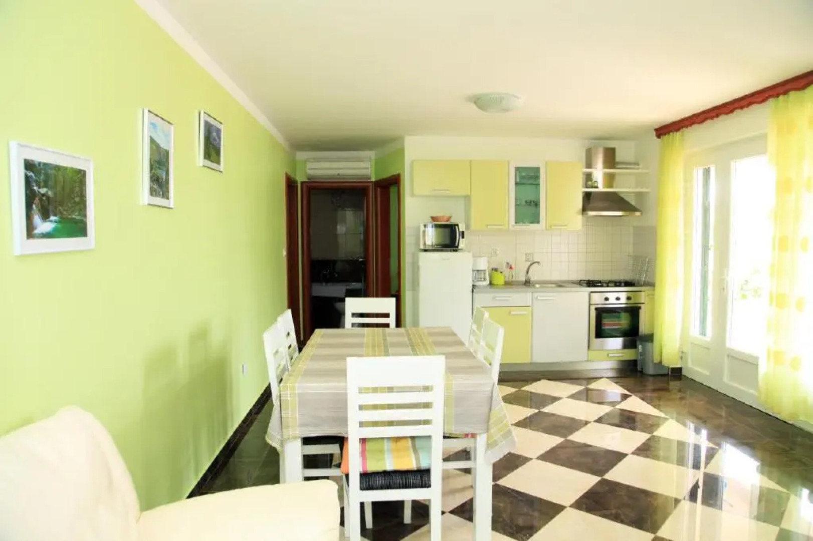 Apartments Hari Tisno