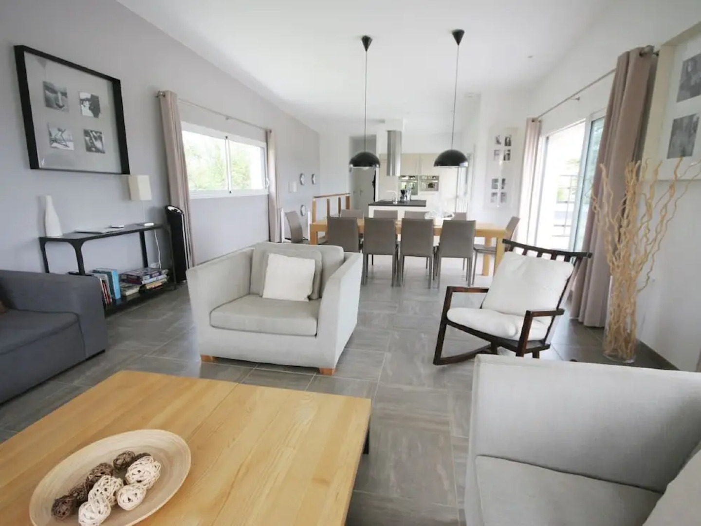 Beautiful Modern Villa With Pool, Jacuzzi and a Luxury Kitchen Island