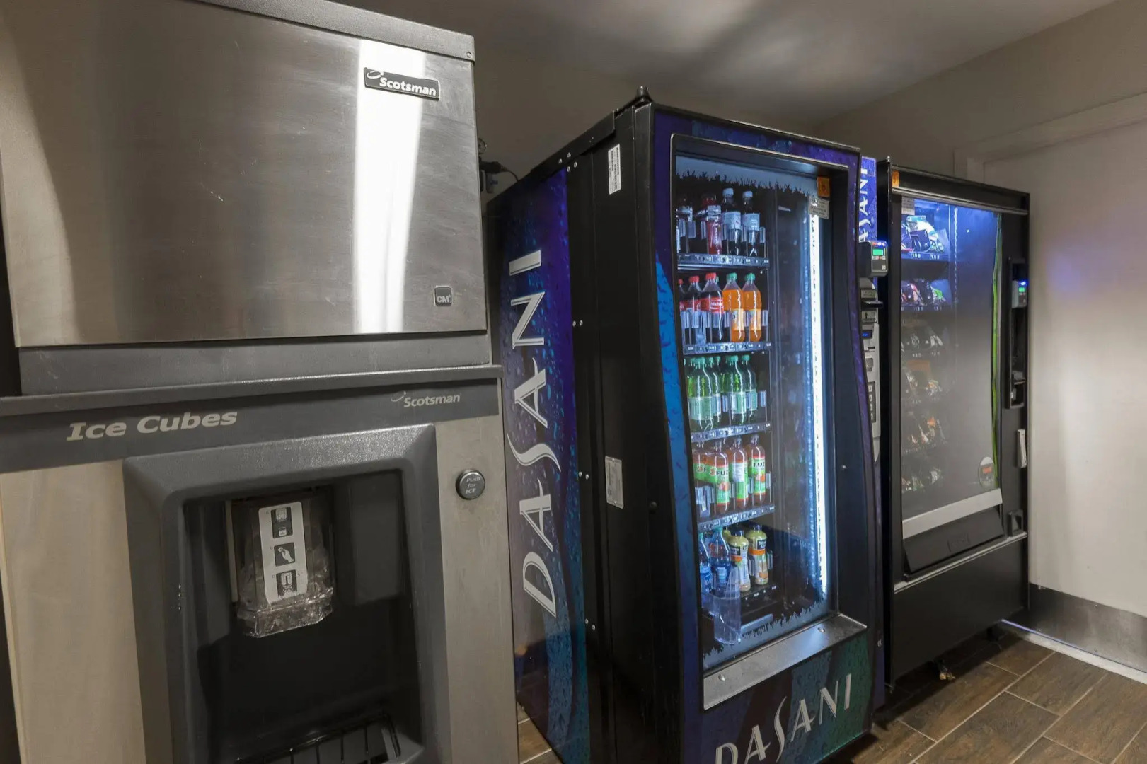 Red Roof Inn PLUS+ Long Island - Garden City