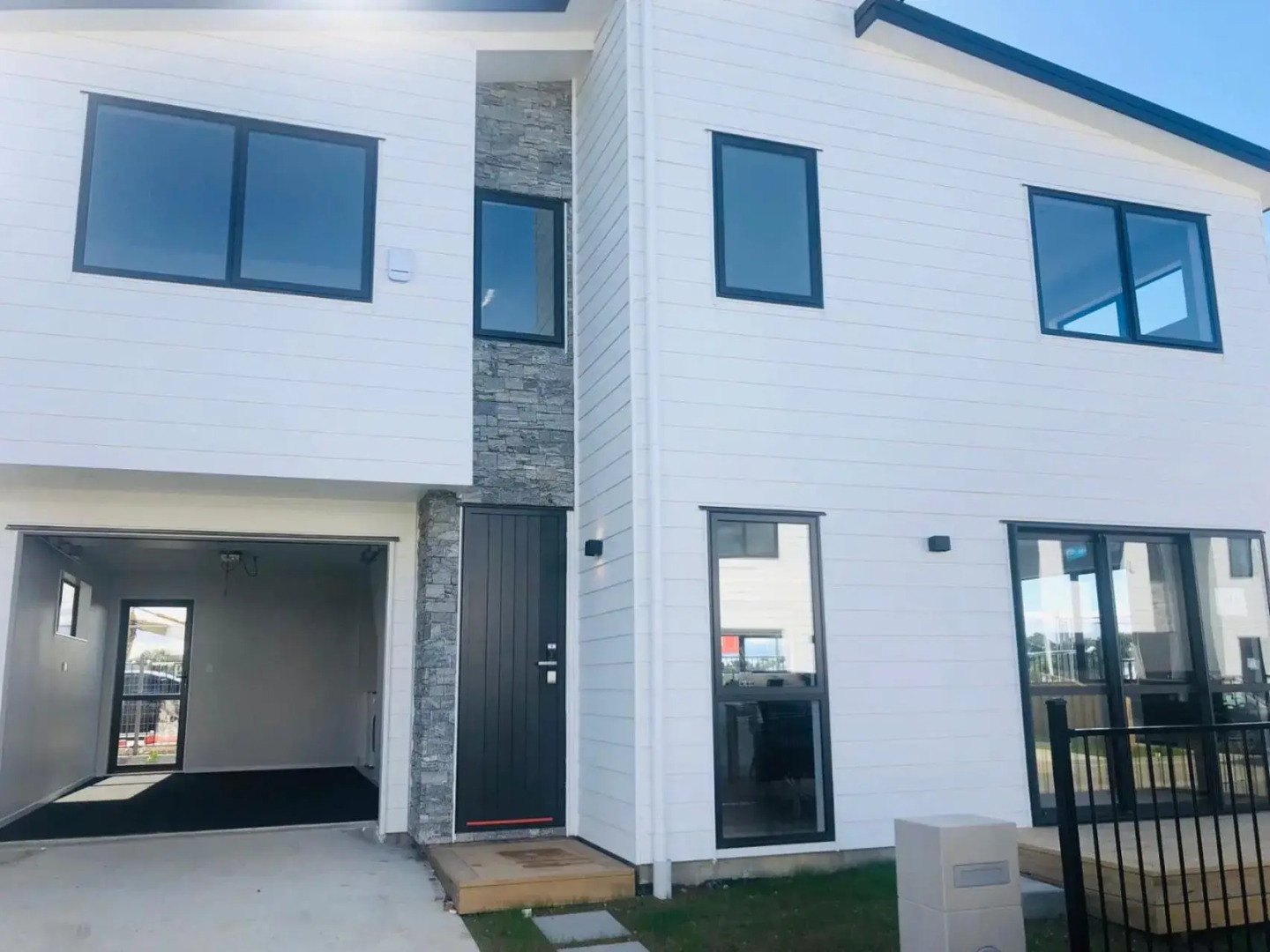 Modern & Luxurious Home 3