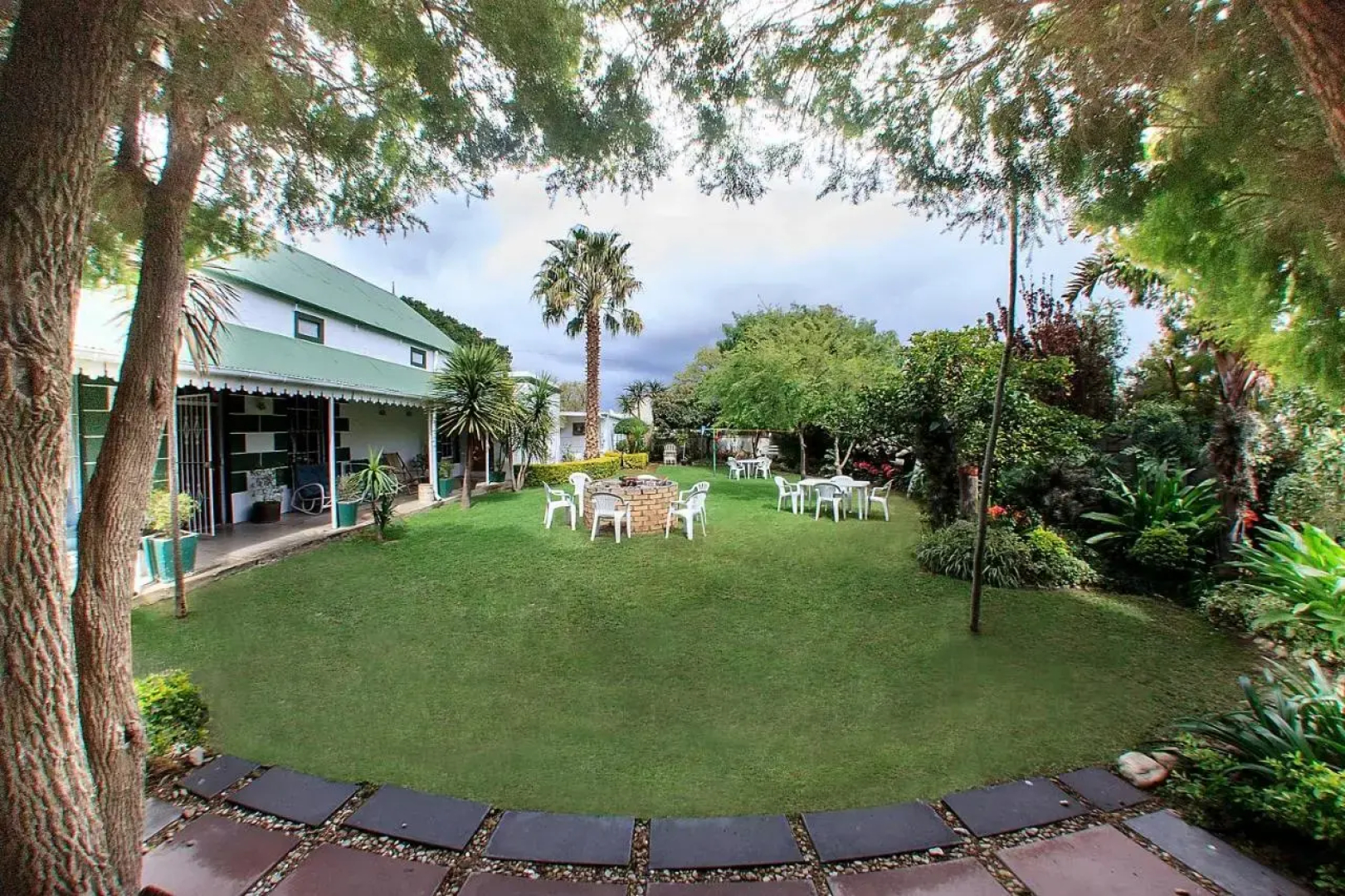 Robertson Backpackers