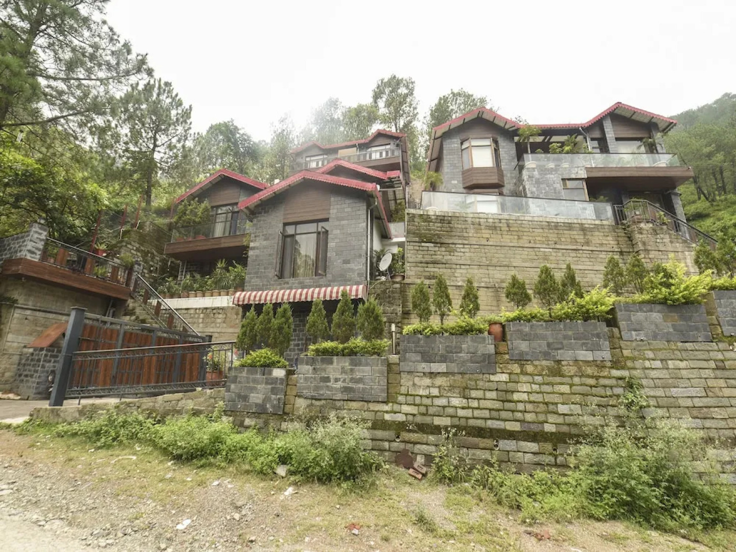 OYO 16618 Town Pride Hut