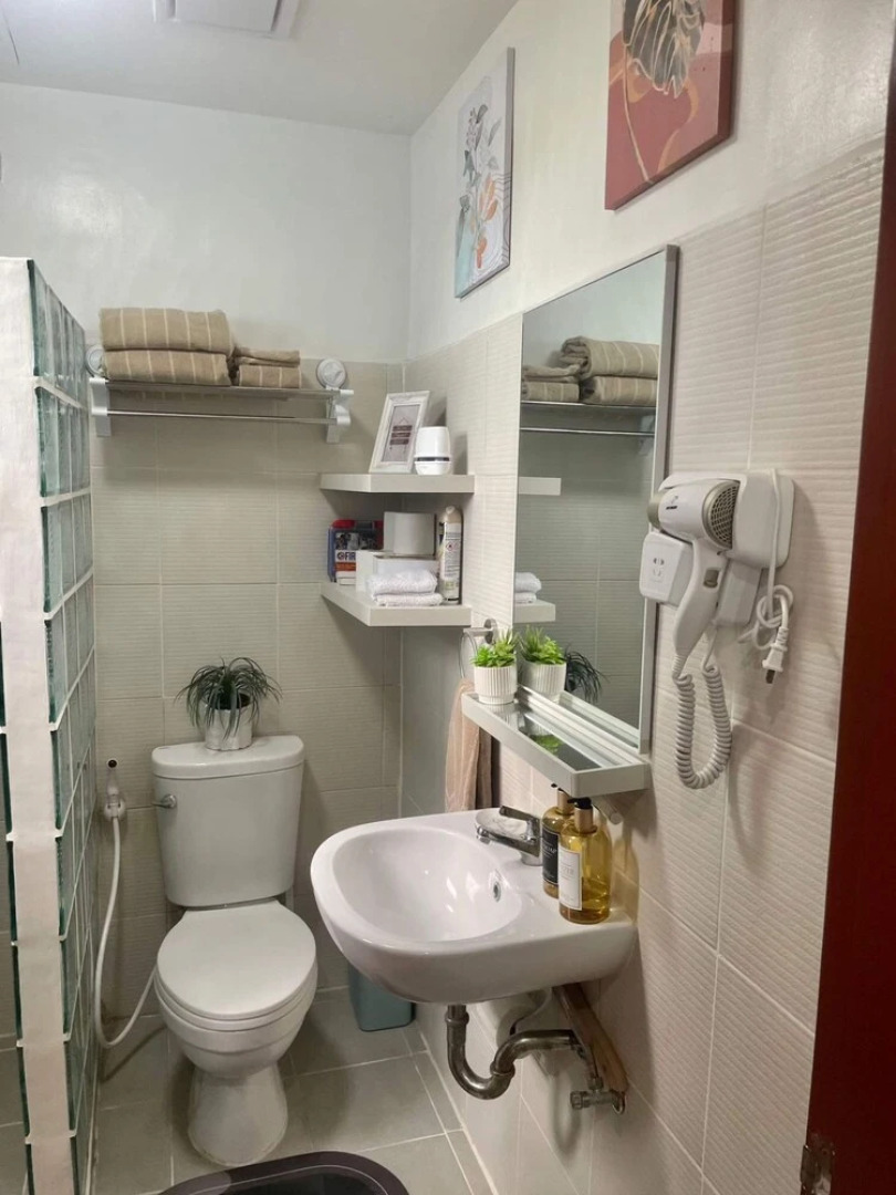 Mesavirre Bacolod | Elegantly Furnished 1BDM w/Balcony @ LOPEZ LUX.