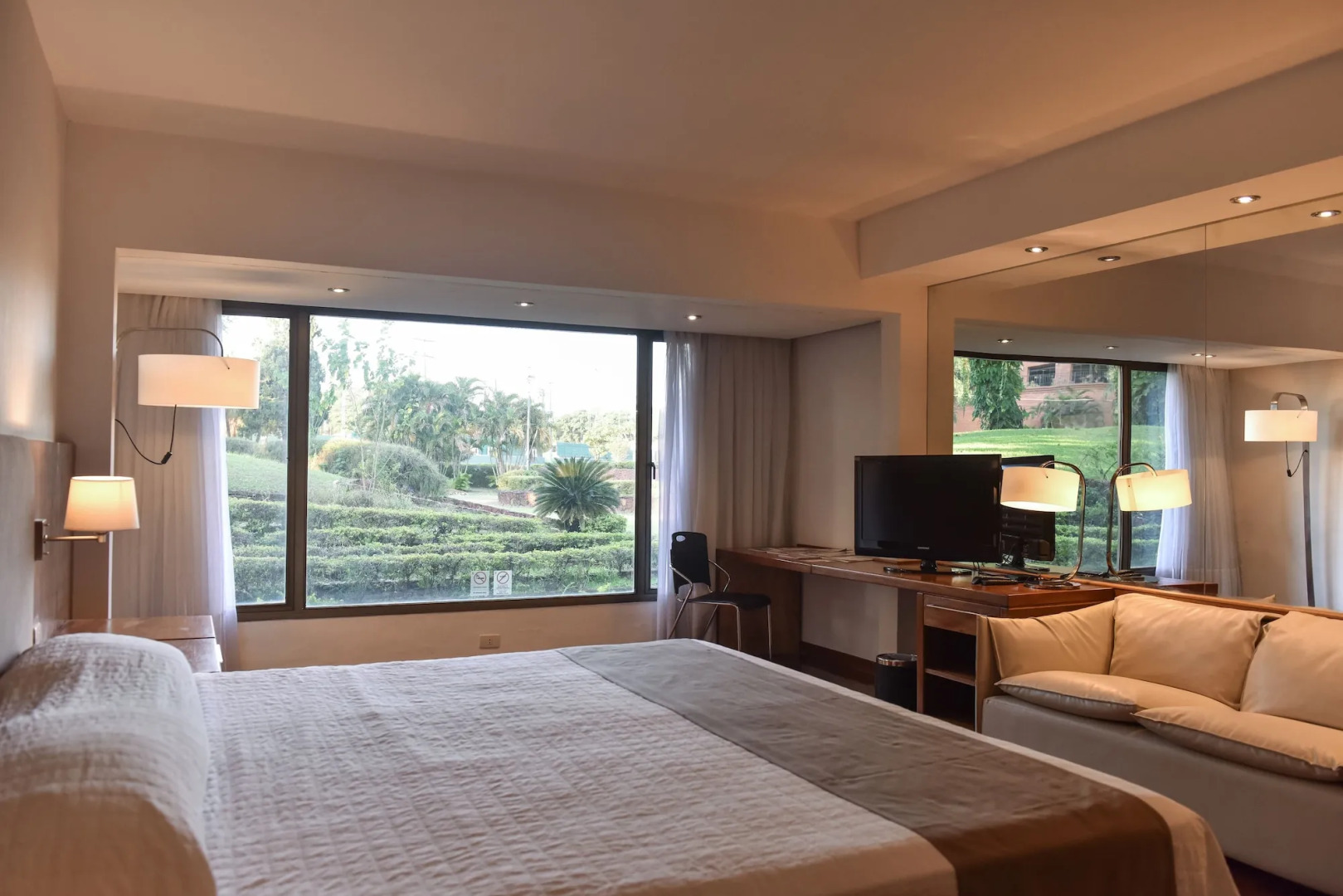 Yacht & Golf Club Paraguayo, a Tribute Portfolio Resort