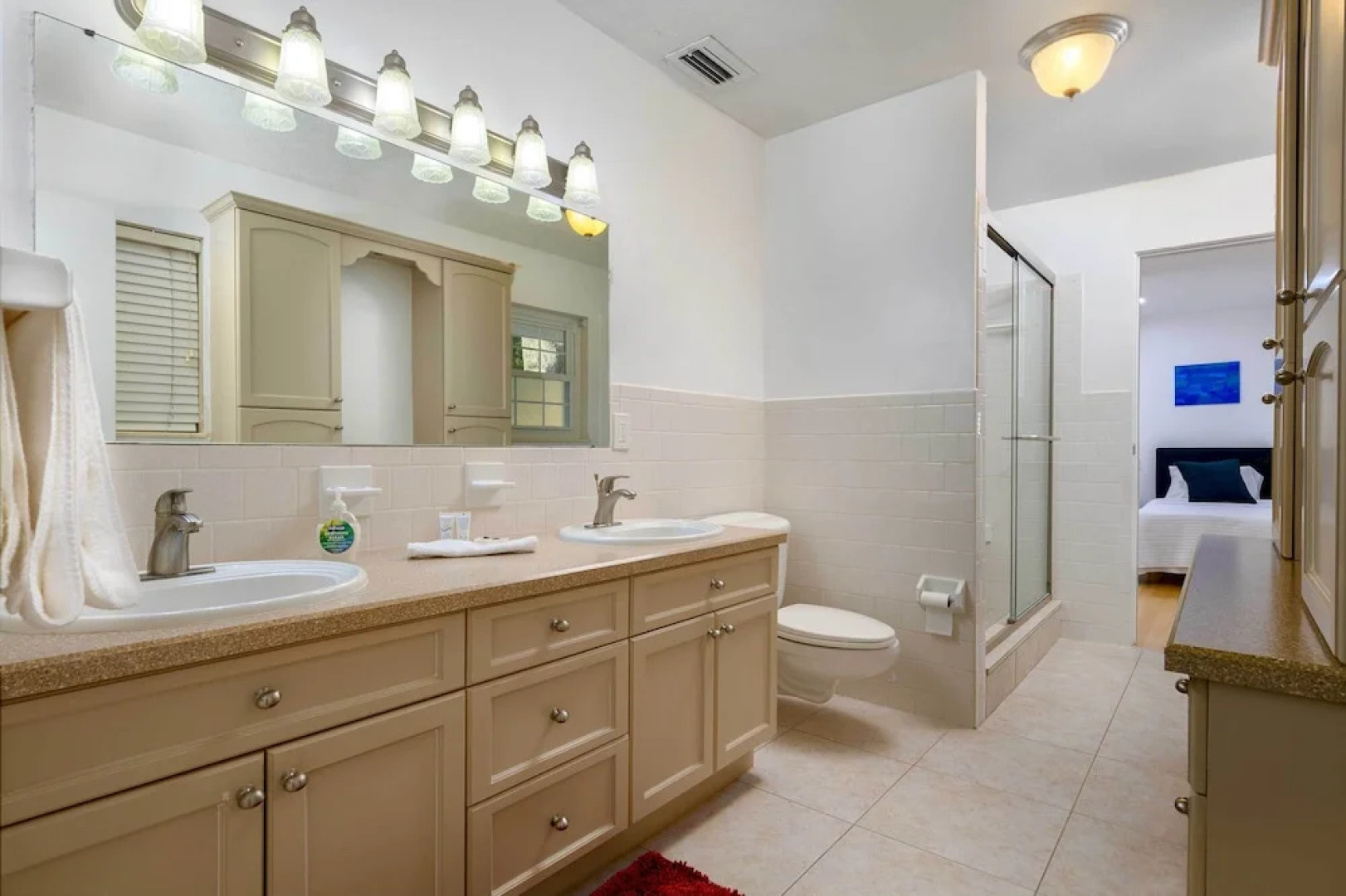 Pool & Game Room: Spacious Brandon Home