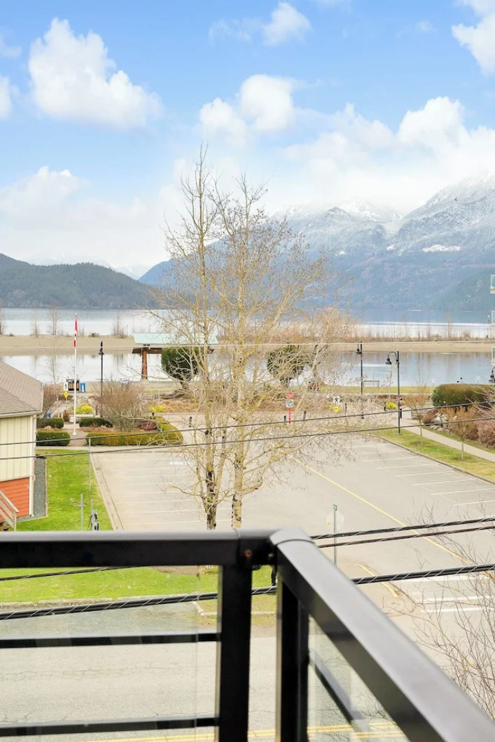 Rooftop Paradise Luxe 2BR  Lake Views