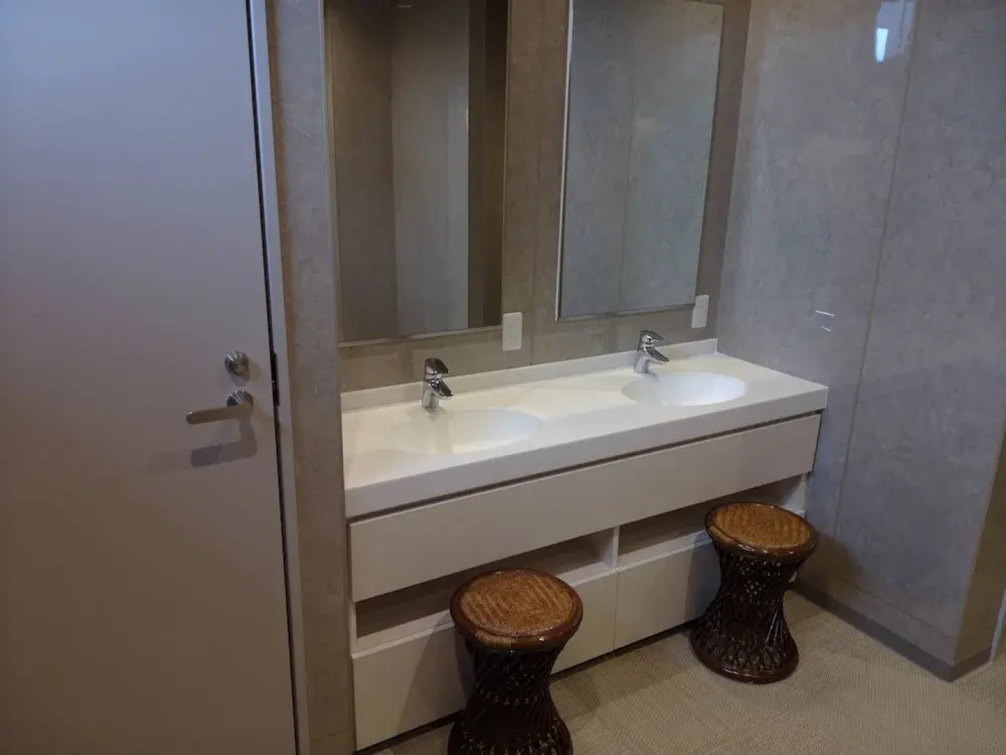 Hotel Crown Hills Goi