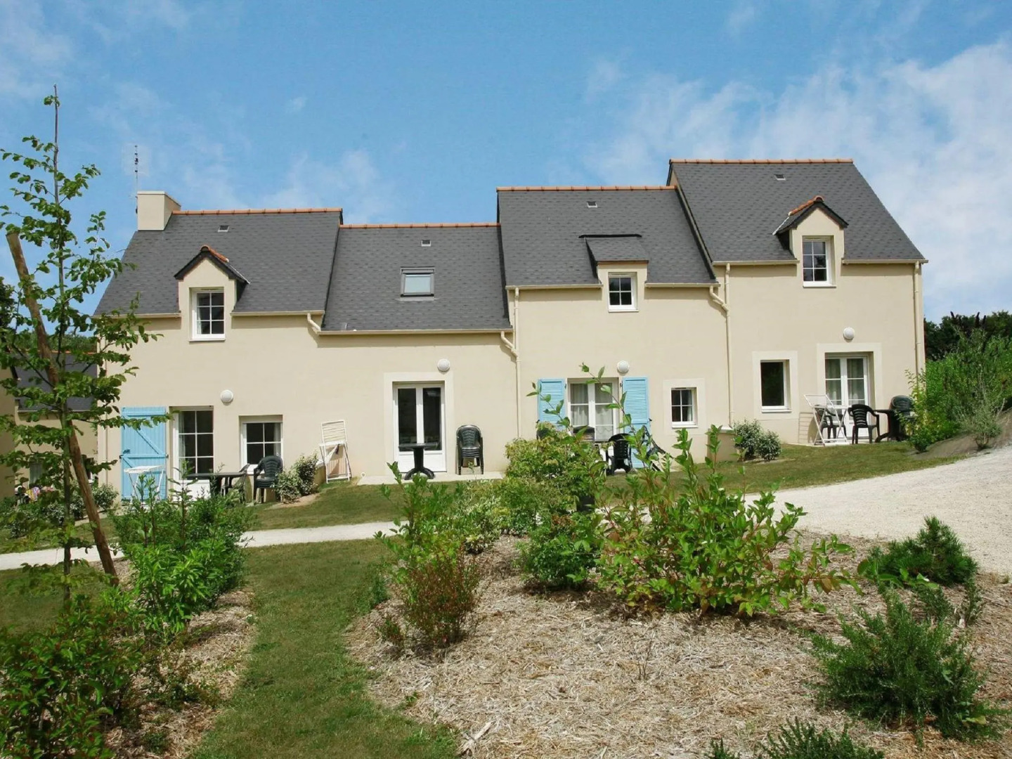 Semi-detached holiday home in beautiful historic Brittany