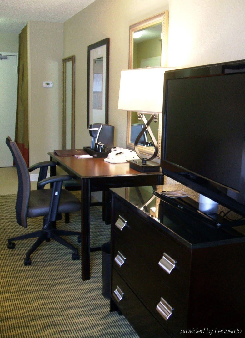 Crowne Plaza Hotel Jacksonville Airport/I-95N by IHG