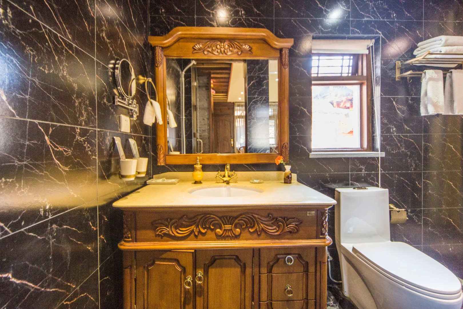 Lijiang He Mu Ju Family Inn