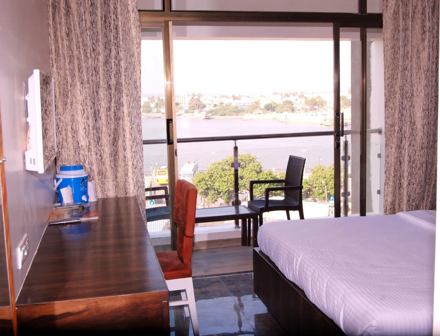 Apaar Hotel