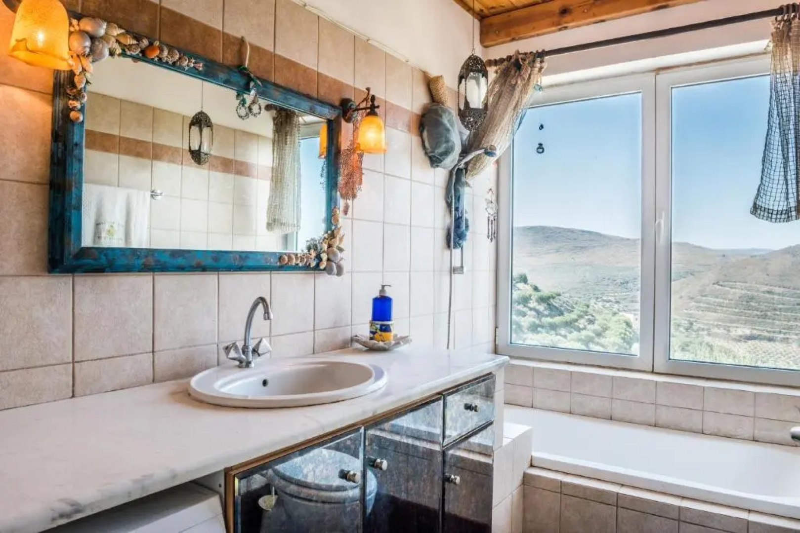 House with private pool, isolated, unique view.