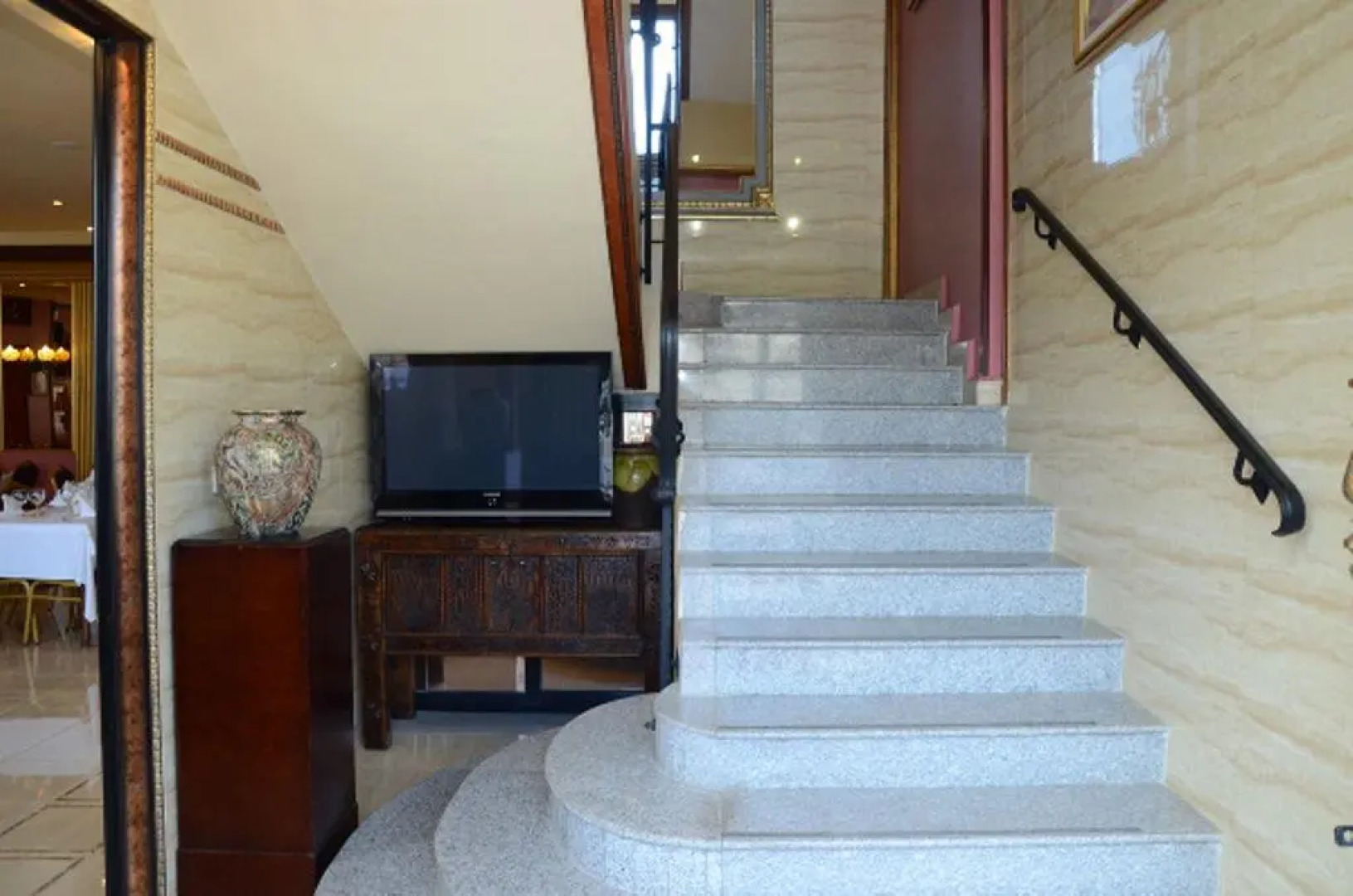 Hôtel les Ambassadeurs