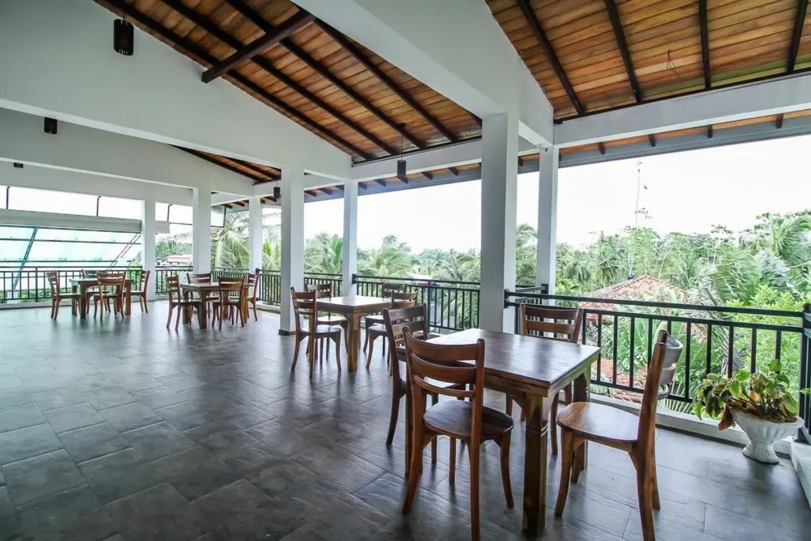 OYO 371 River Palace Hotel