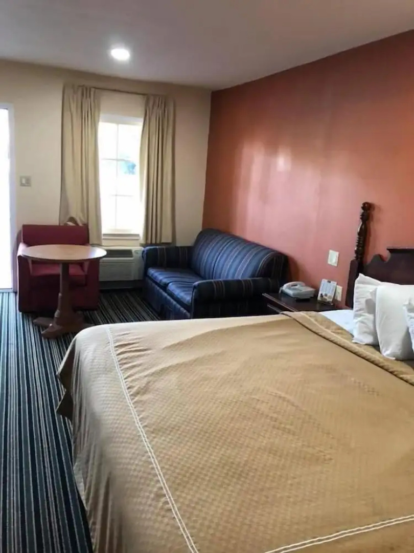 Scottish Inn & Suites