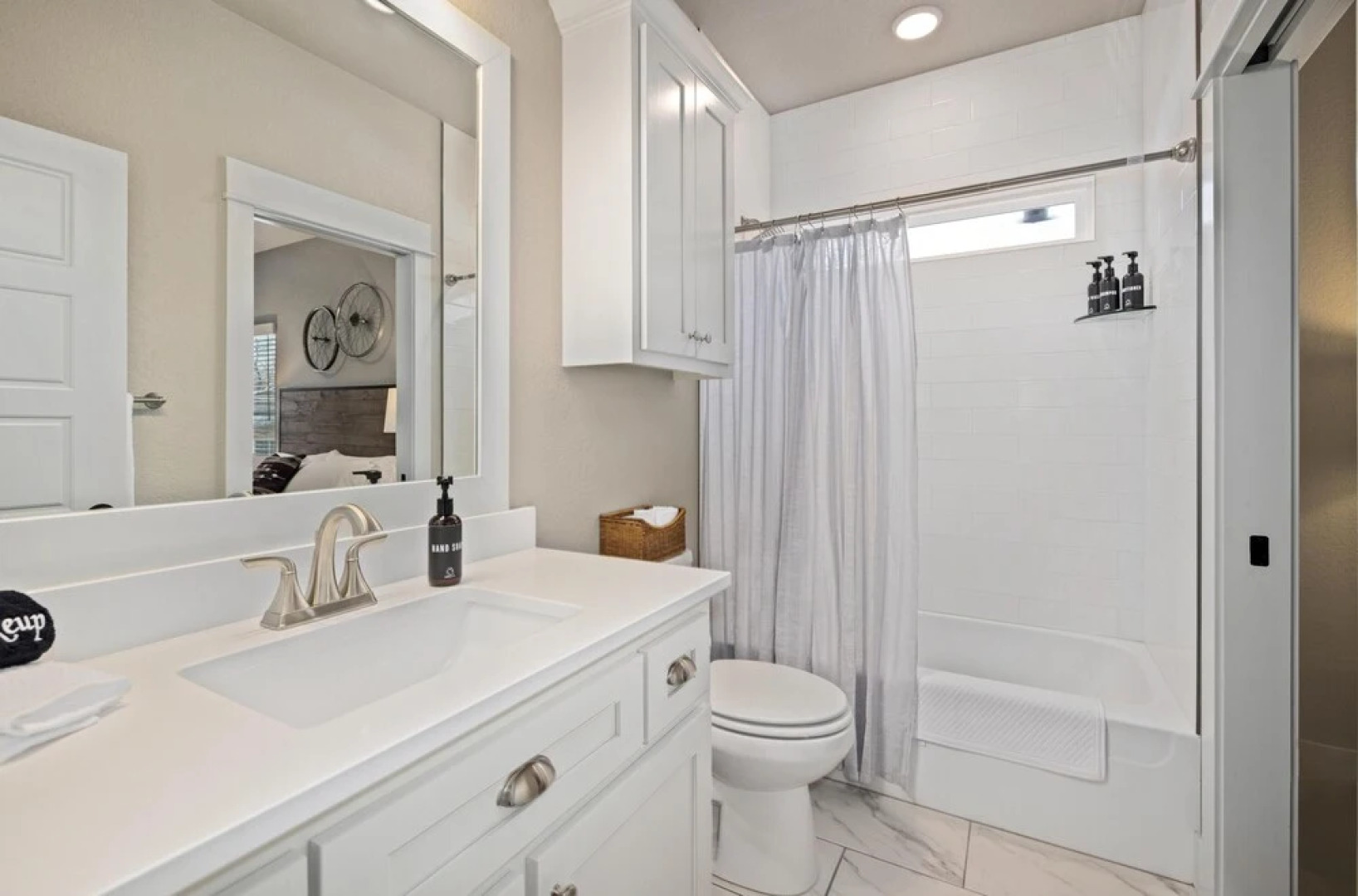 Big Blue on Main-hot Tub-less Than 1 Mi to Square