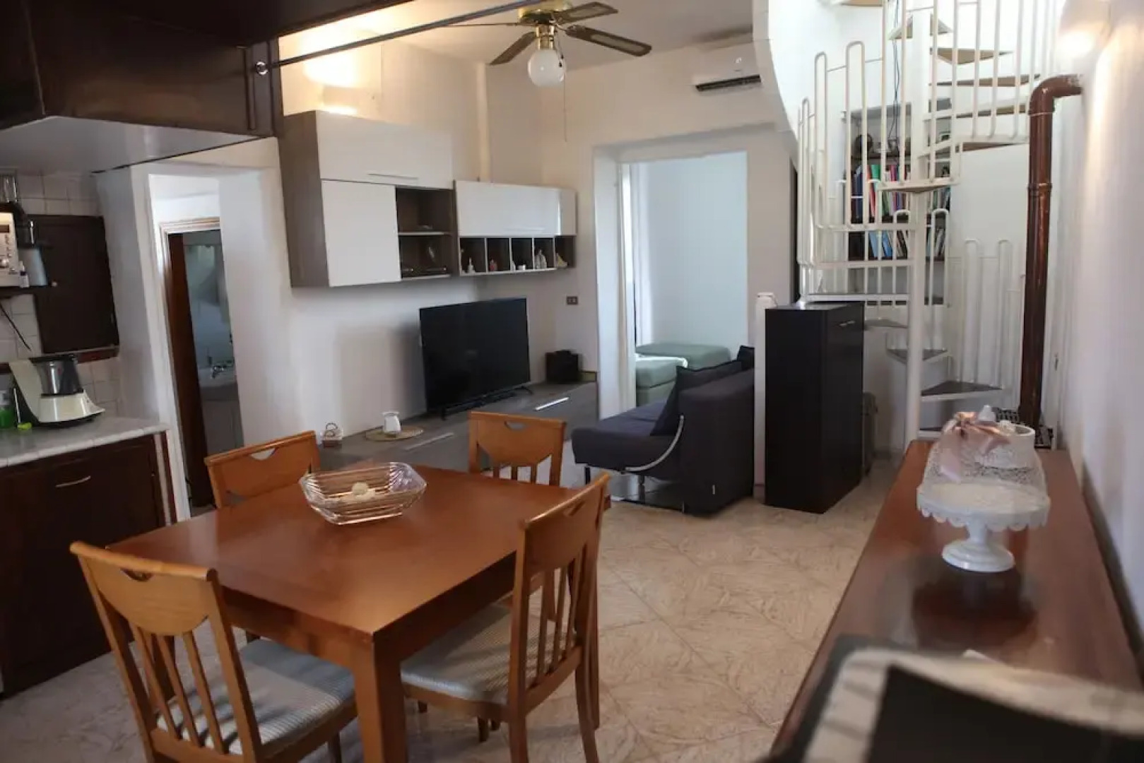 Rilassante E Indipendente- La Rondinella -detacha