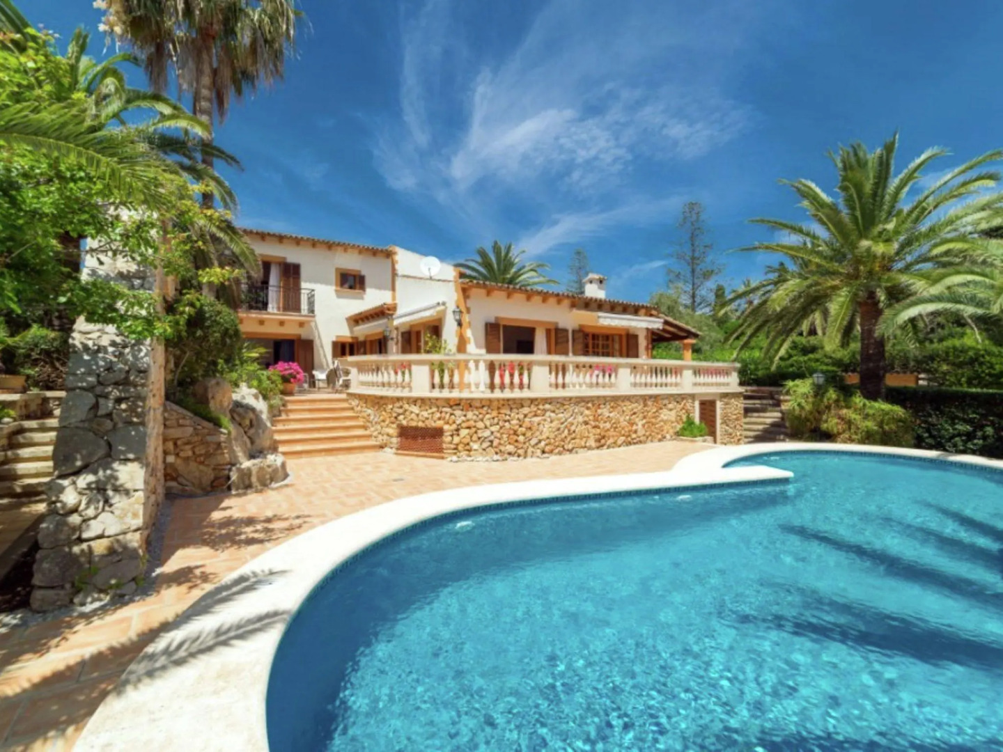 Villa in Son Servera With Beach & Pool