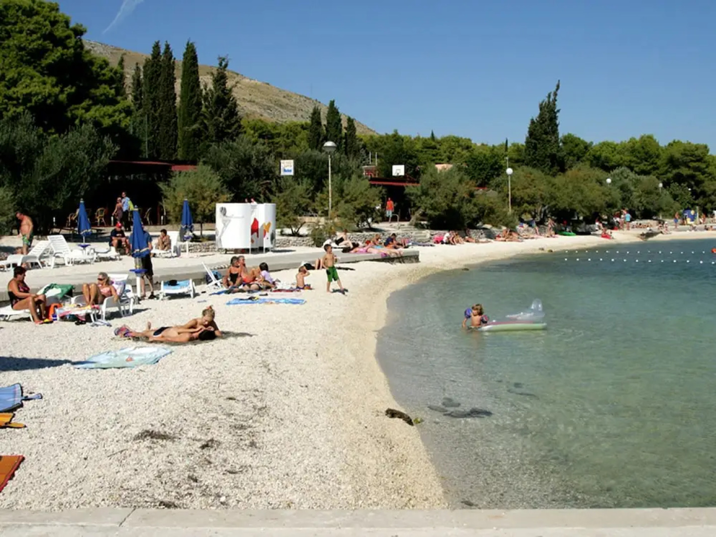 Tidy Apartment With Wifi, 4 km From City of Trogir