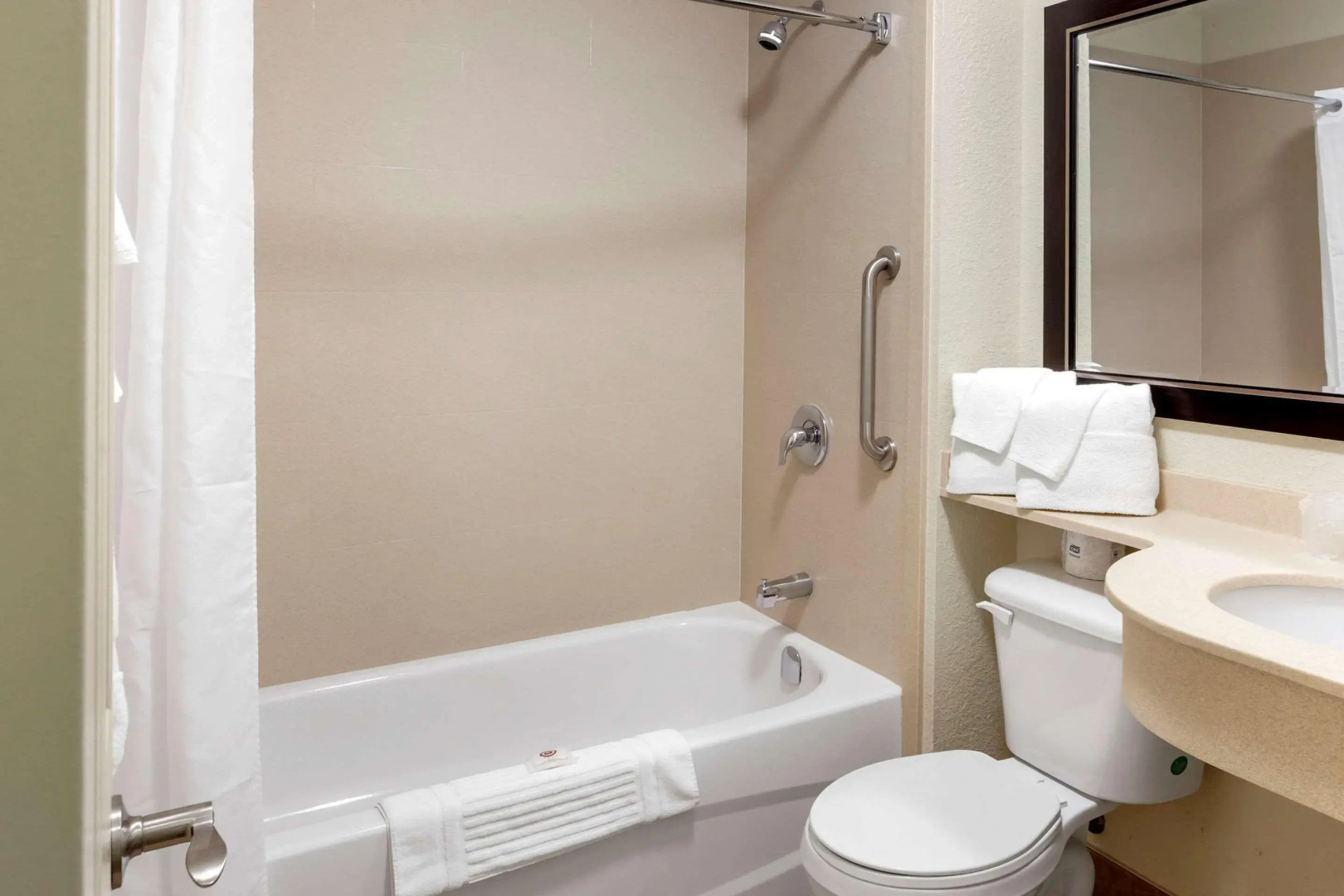 Comfort Inn & Suites Thousand Islands Harbour District