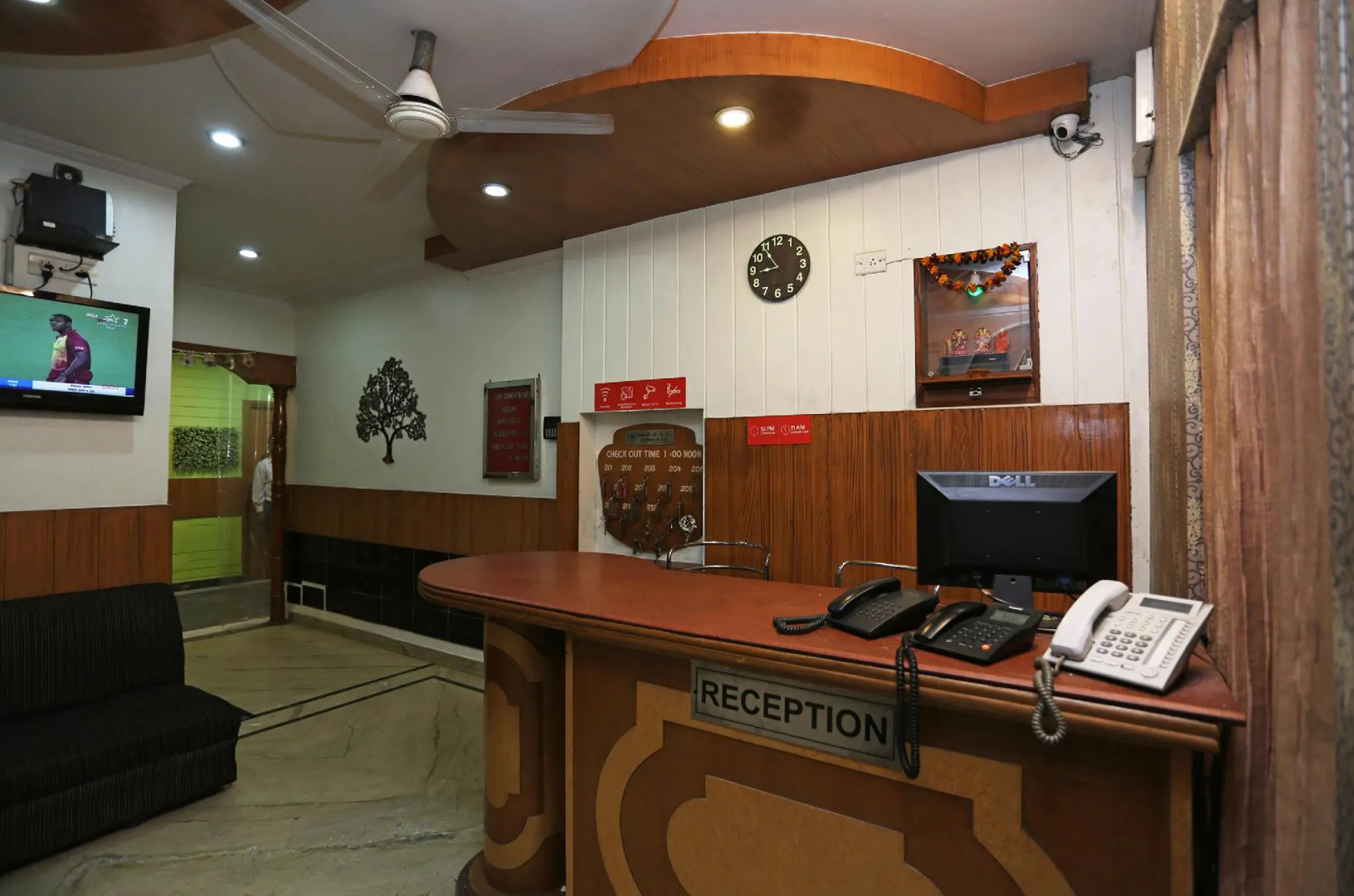 OYO 7147 Hotel Madhur Regency