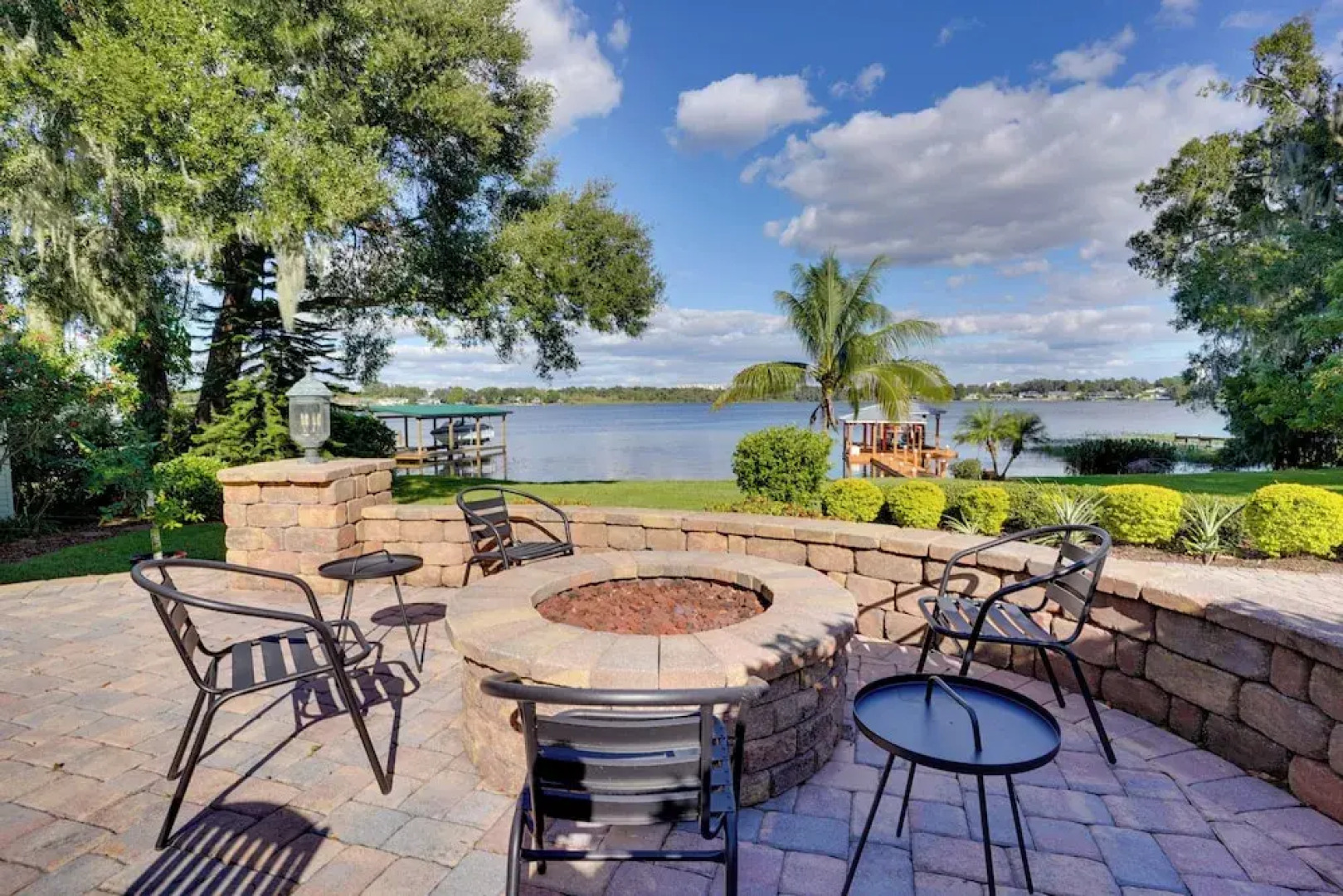 Lakefront Winter Haven Retreat: Hot Tub & Patio!