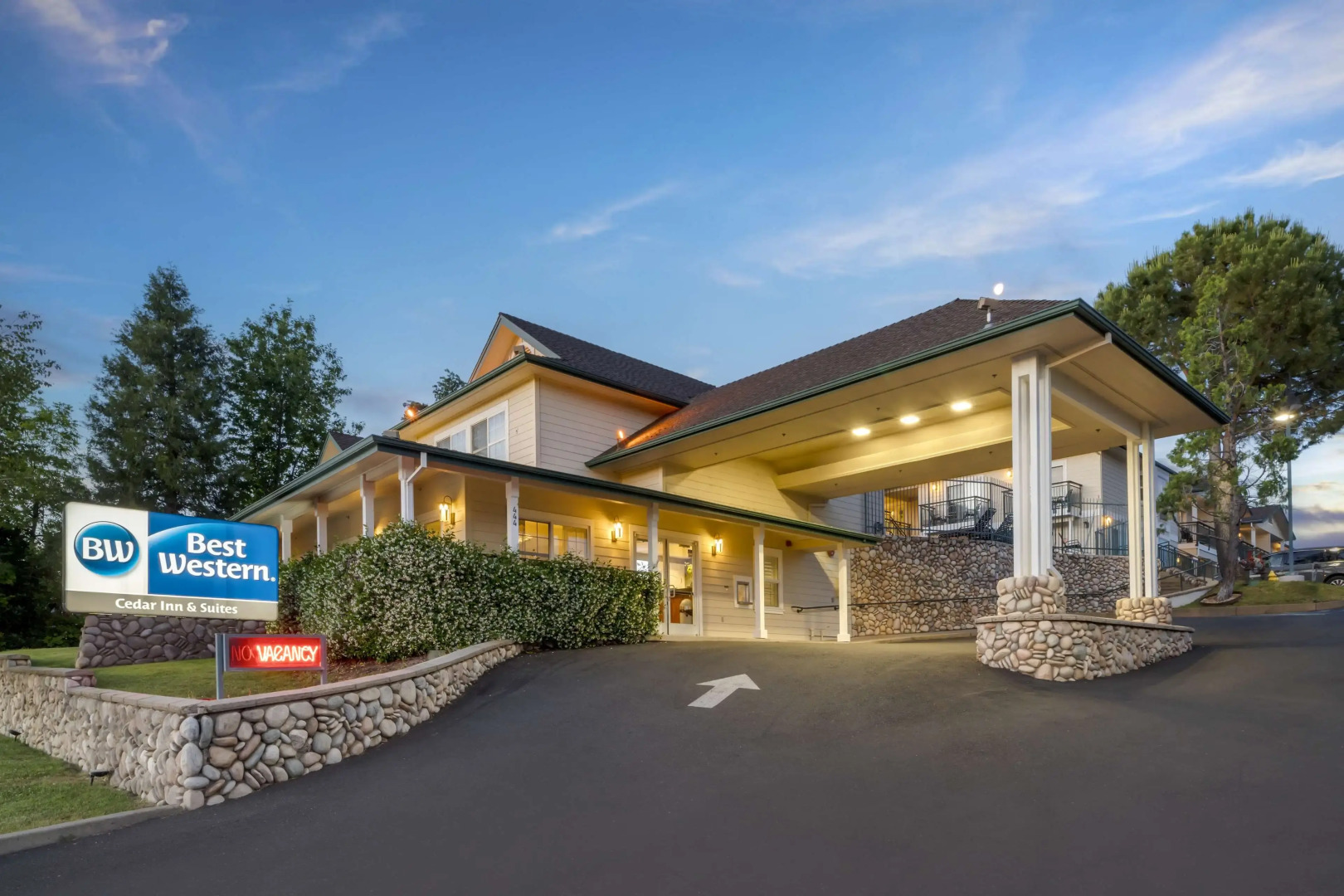 Best Western Cedar Inn & Suites
