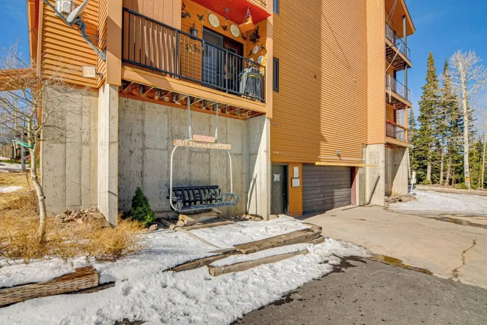 Romantic Ski Haven w/ Balcony: Brian Head Studio