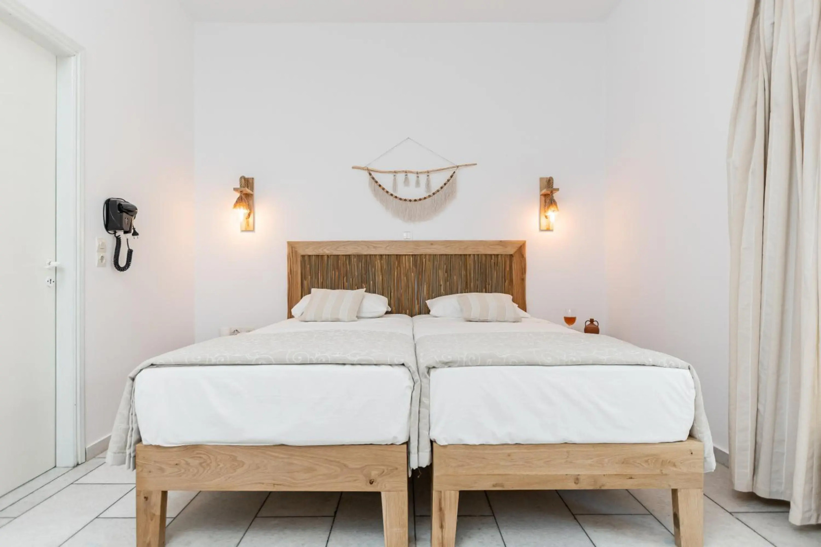 Studios Vrettos Beachfront Hotel