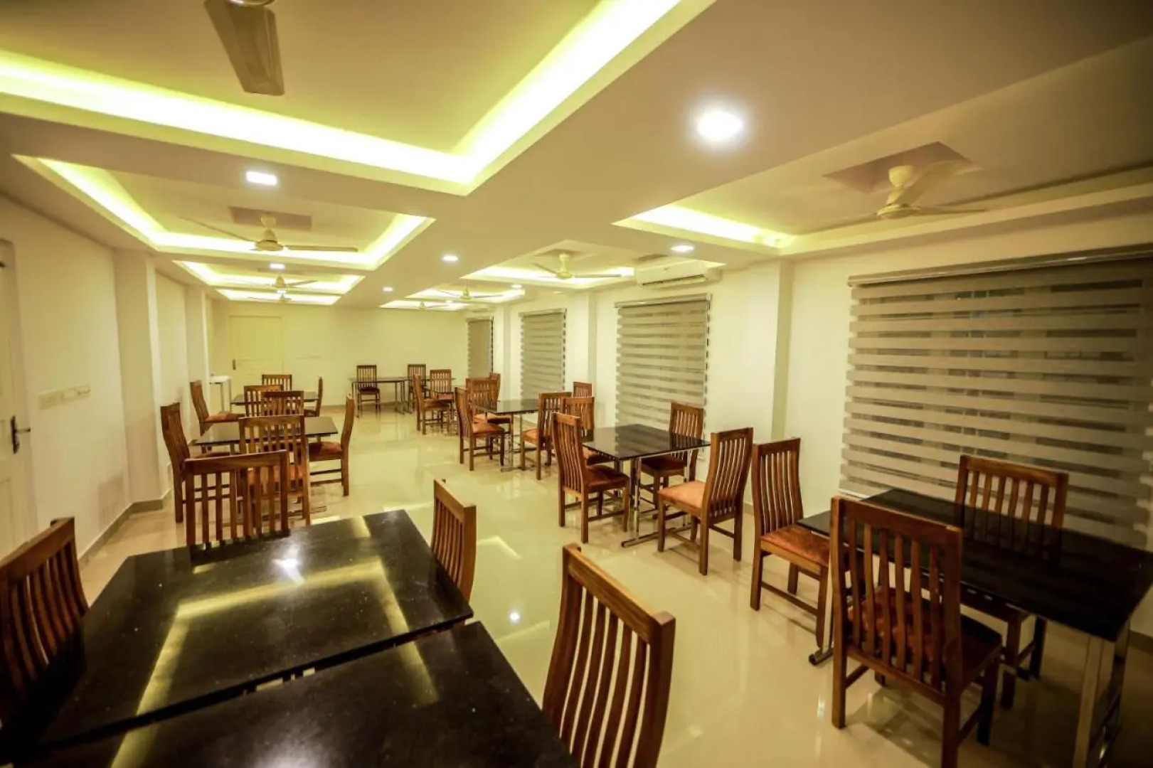 Airport Avenue Plaza