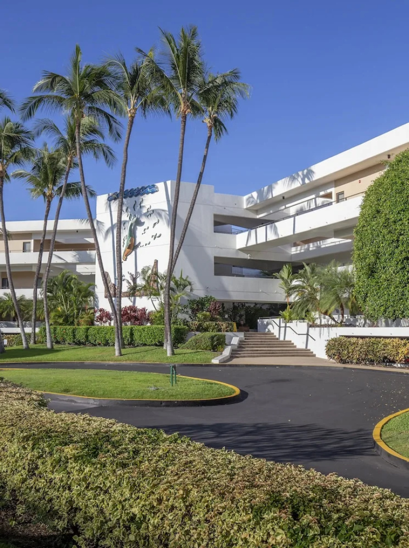 Royal Sea Cliff Condo