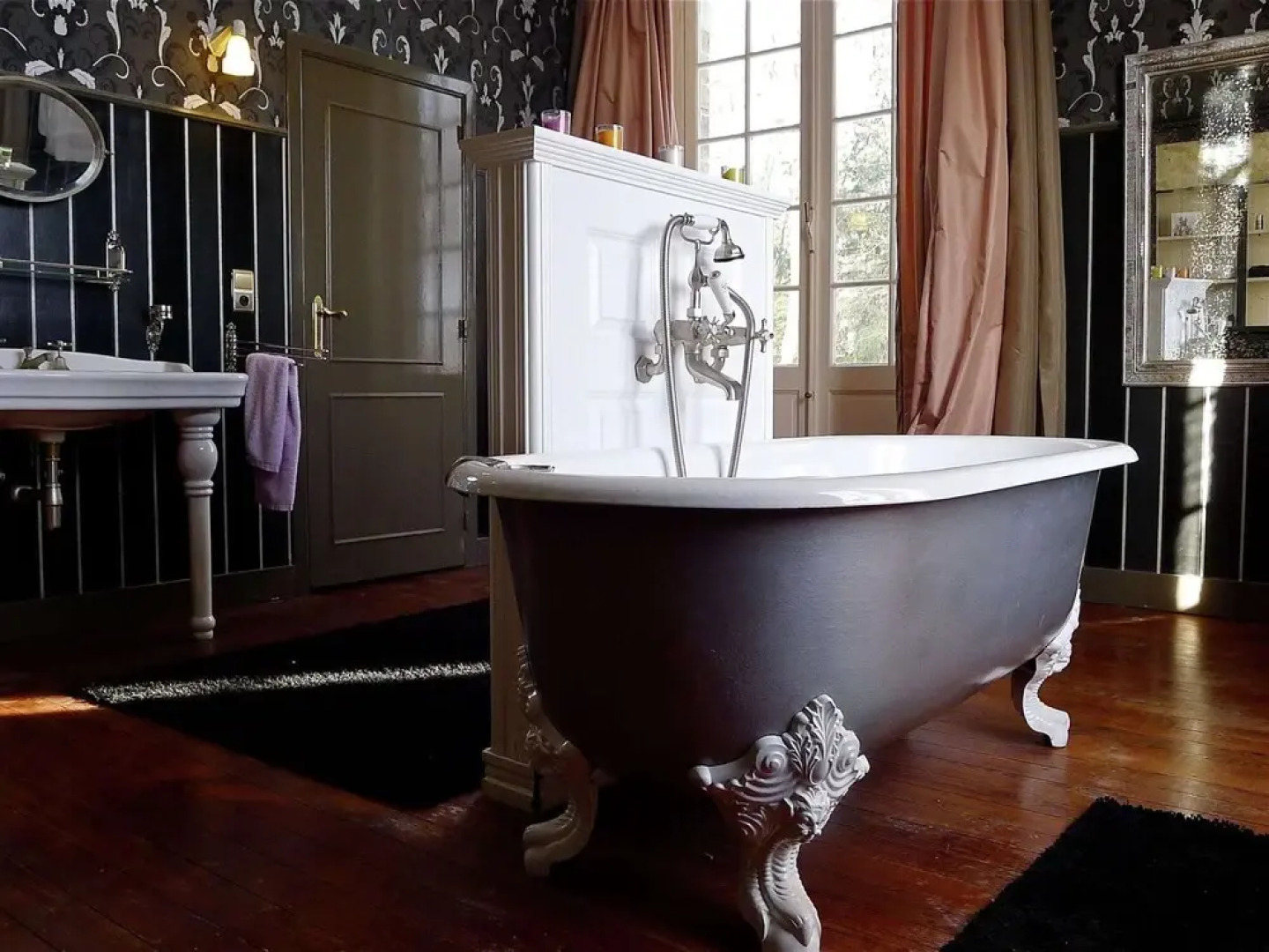 Spacious Spa Villa With Garden