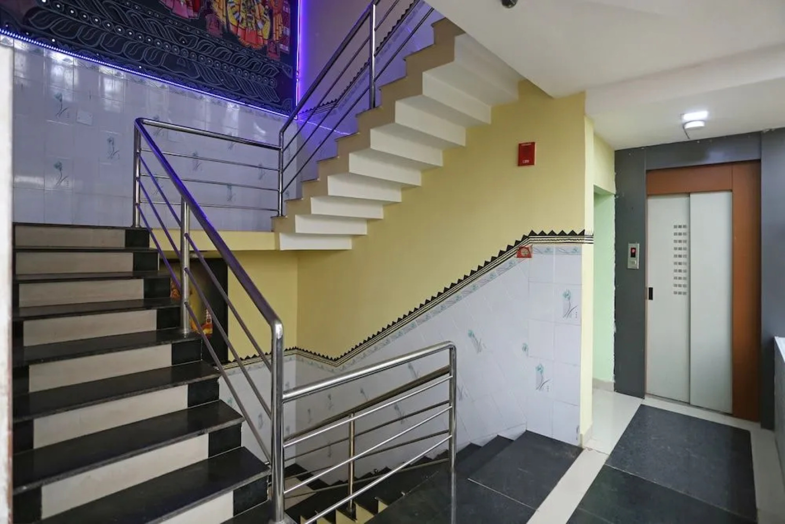 Jaydev Vihar By OYO Rooms