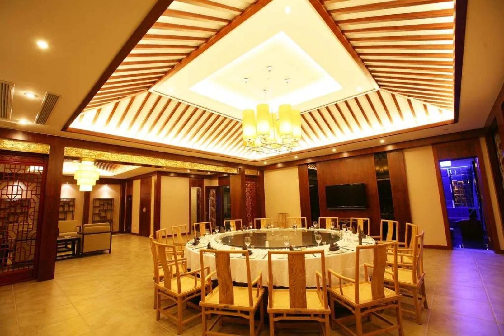 Taohuatanpan Holiday Hotel