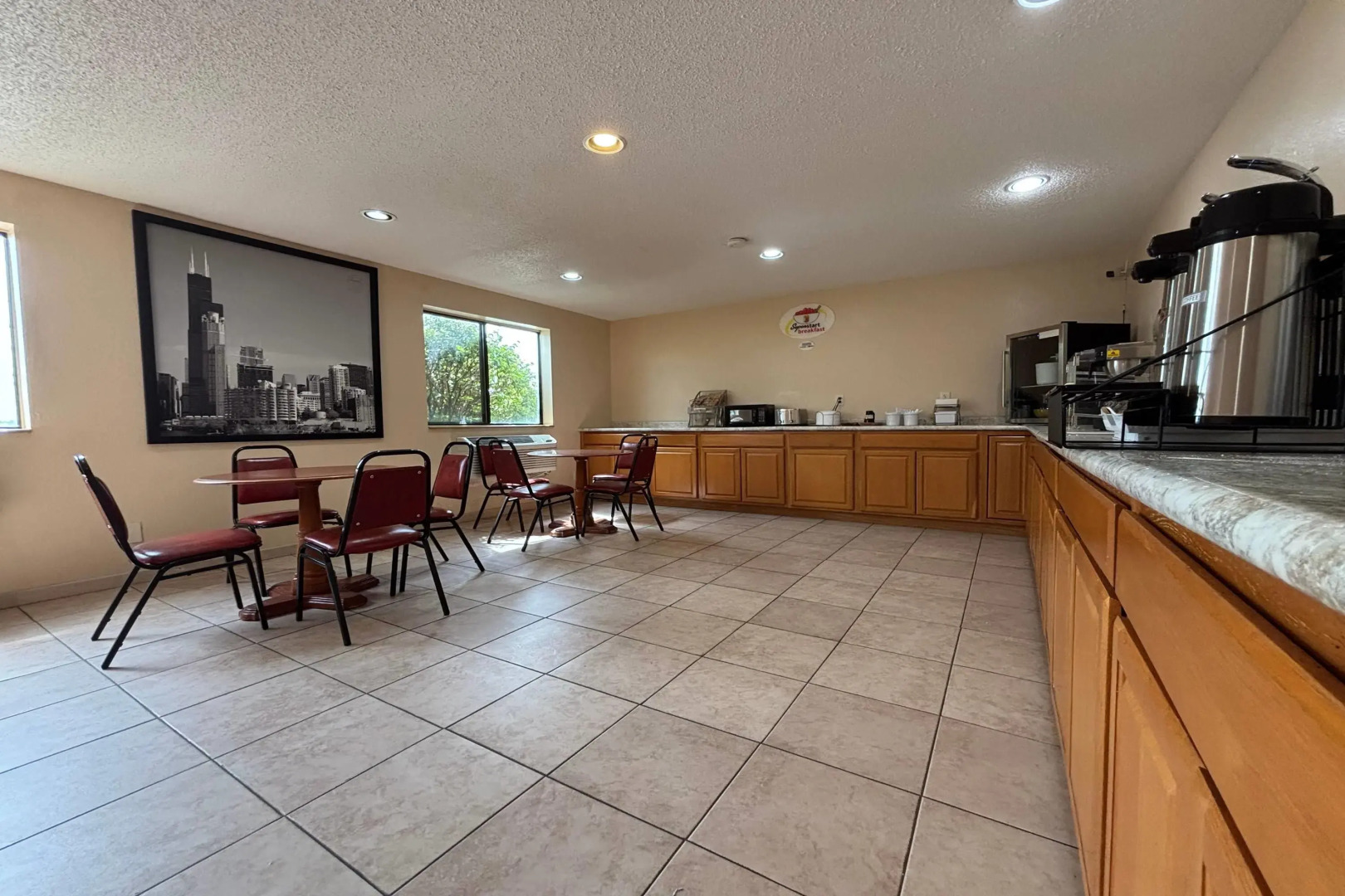 Super 8 by Wyndham Pontiac