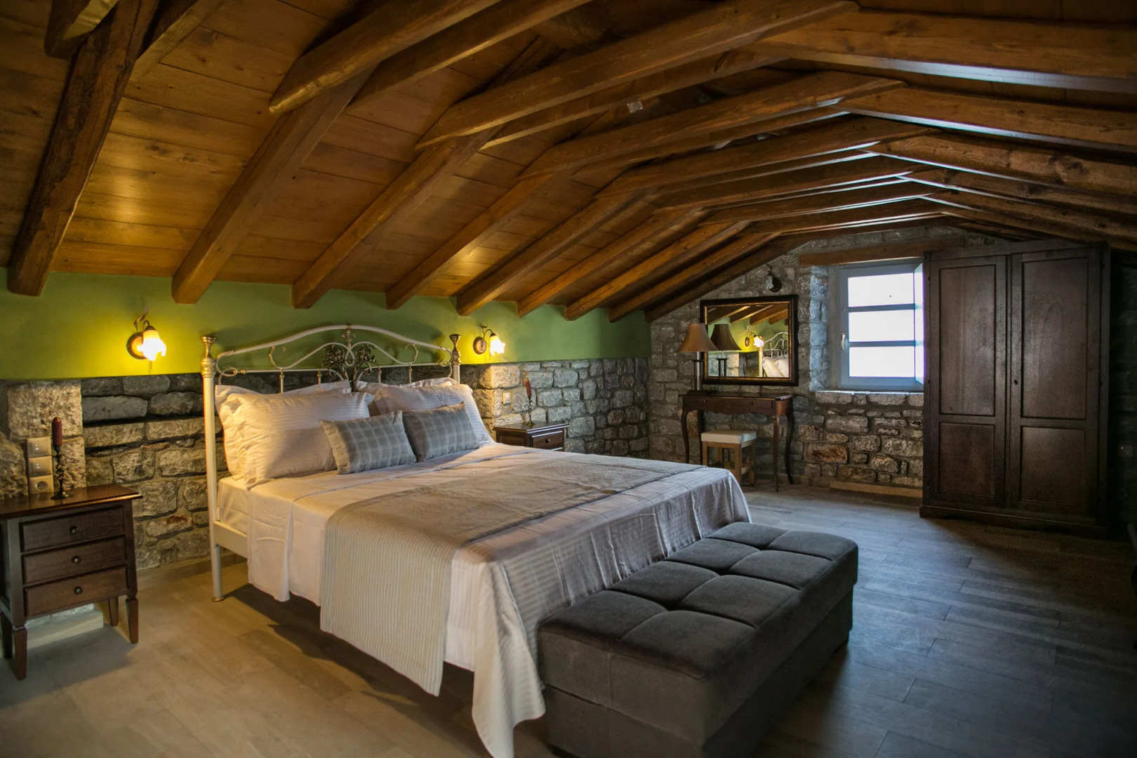 En Plo Luxury Suites