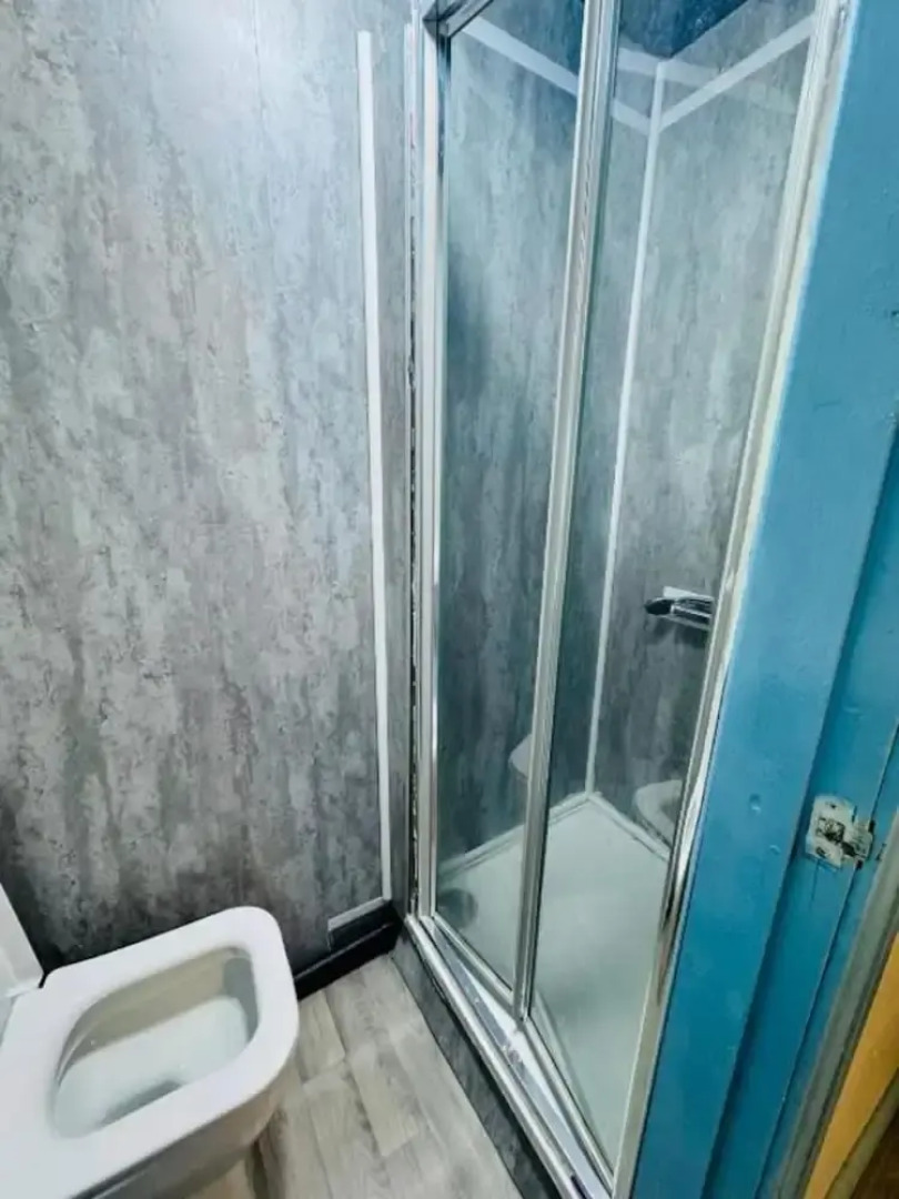 OYO Unique Private Rooms - Bolton Central, Free Parking