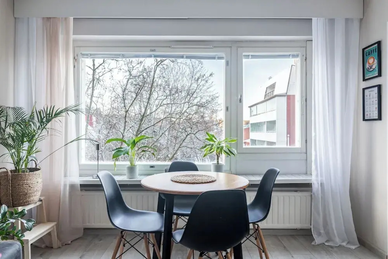 Bright & Cozy, Renovated Studio in the Center