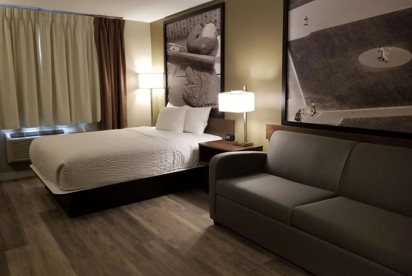 Super 8 by Wyndham Winnipeg West